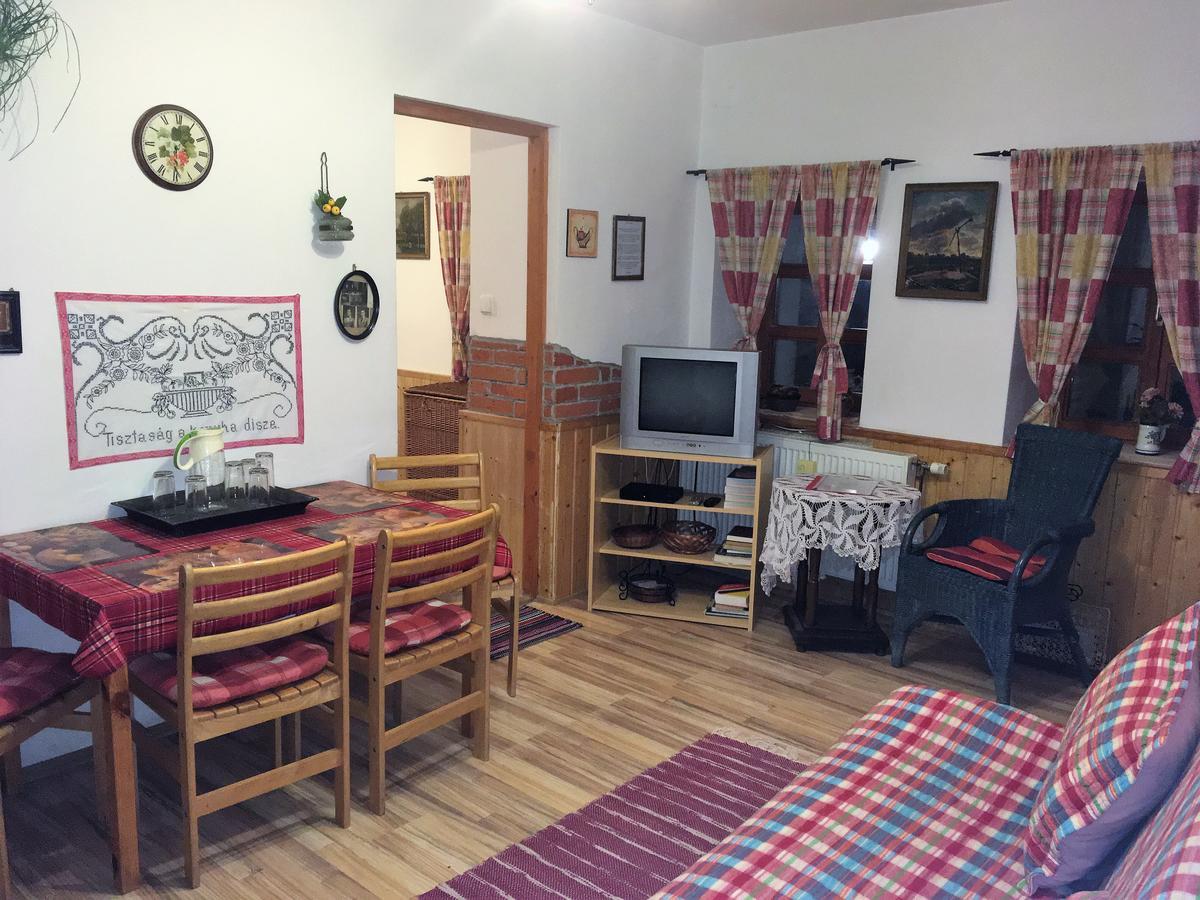 Bakonyi Apartmanhaz Eplény Eksteriør bilde